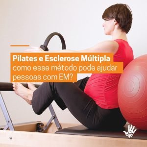 Mulher realizando atividade de pilates