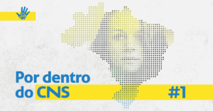 Imagem com fundo cinza, à esquerda, o mapa do brasil pontilhado, onde os pontos formam a imagem de uma jovem de cabelos longos olhando diretamente para frente, em tons amarelos. No canto inferior, à esquerda, em letras azuis "Por dentro do CNS", uma faixa amarela larga por trás das siglas "CNS" se prolonga até o canto inferior direito, onde tem escrito, de azul "#1"