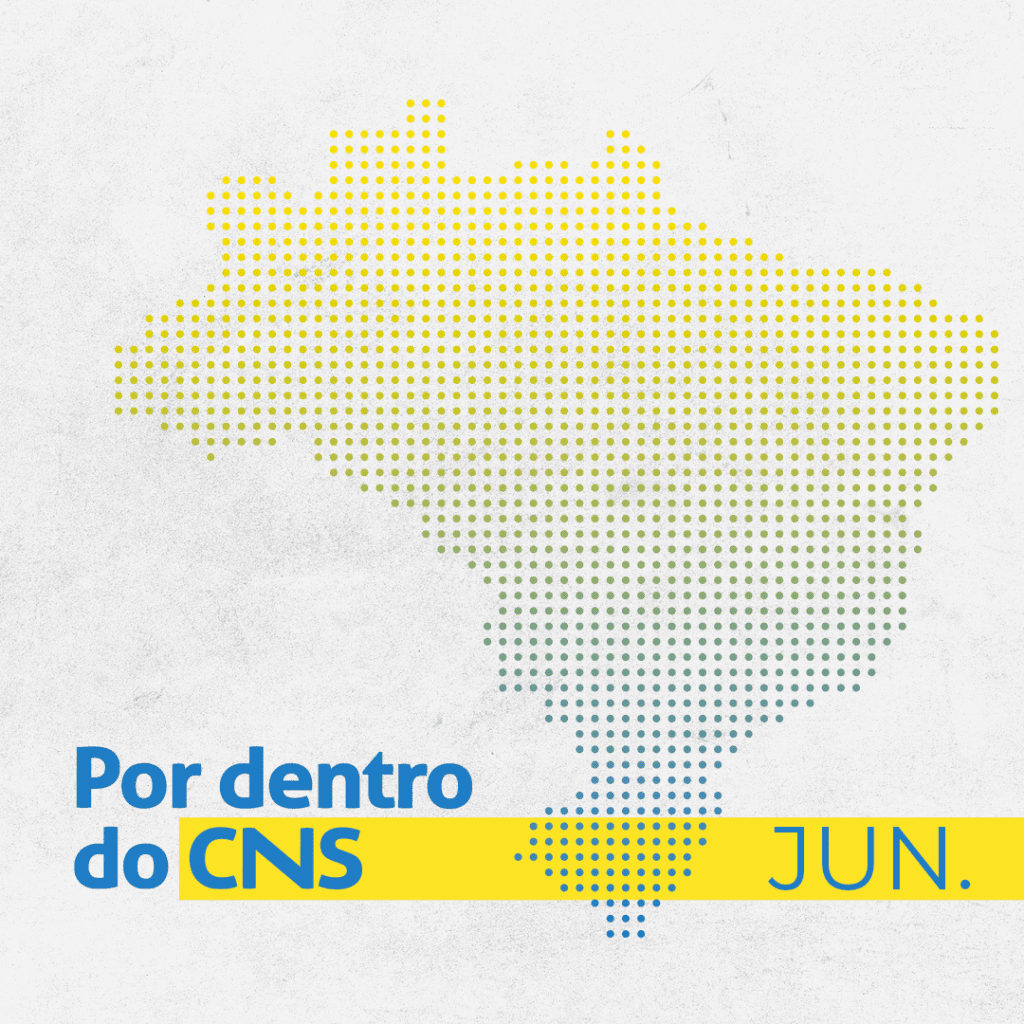 Imagem com fundo cinza, à esquerda, o mapa do brasil pontilhado em tons amarelos e azuis. No canto inferior, à esquerda, em letras azuis "Por dentro do CNS", uma faixa amarela larga por trás das siglas "CNS" se prolonga até o canto inferior direito, onde tem escrito, de azul "JUN."